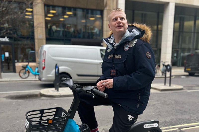 Комиков Комиссаренко и Романова лишили российского гражданства