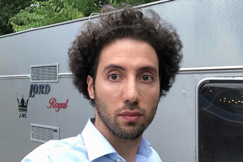 Комиков Комиссаренко и Романова лишили российского гражданства