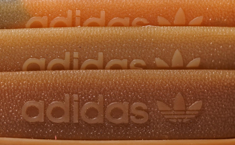 «Коммерсантъ» узнал о возможной передаче Adidas в России иностранцам