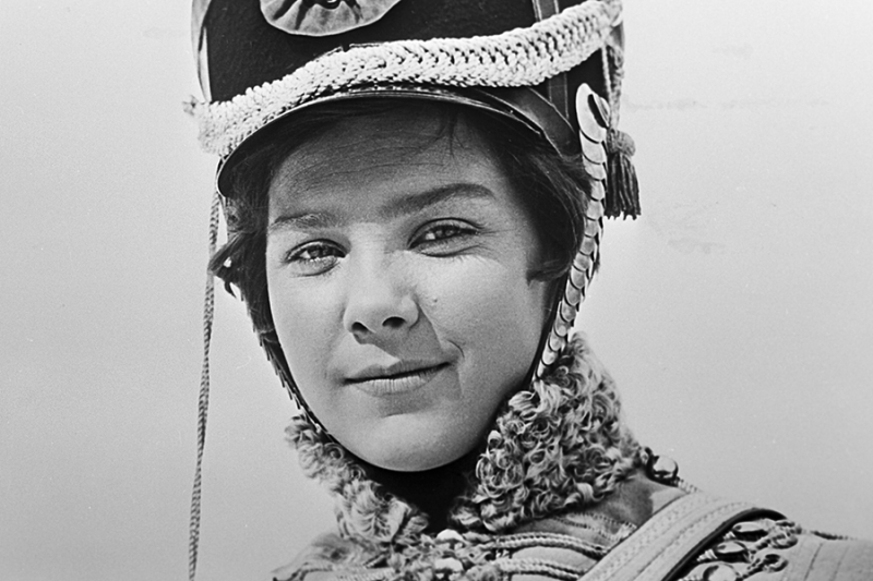 Корнет Шурочка и медсестра Зоя. Главные кадры из жизни Ларисы