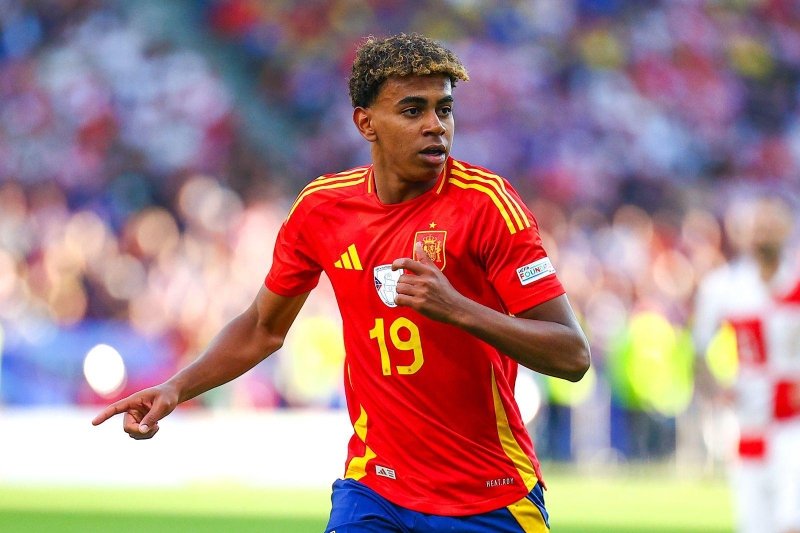 Король схватился за голову. Какие рекорды побил Ламин Ямаль до 18 лет