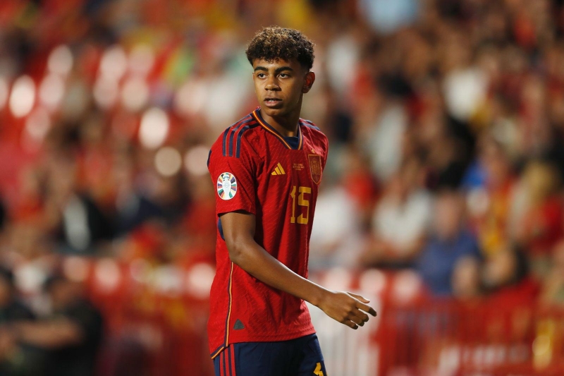 Король схватился за голову. Какие рекорды побил Ламин Ямаль до 18 лет