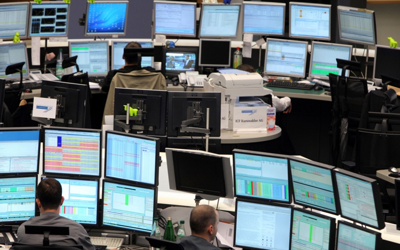 Король Швеции назвал слишком быстрым снятие ограничений из-за COVID-19