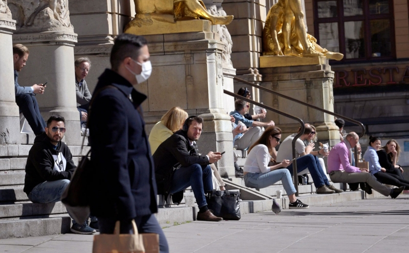 Король Швеции назвал слишком быстрым снятие ограничений из-за COVID-19