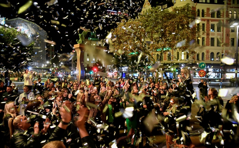 Король Швеции назвал слишком быстрым снятие ограничений из-за COVID-19