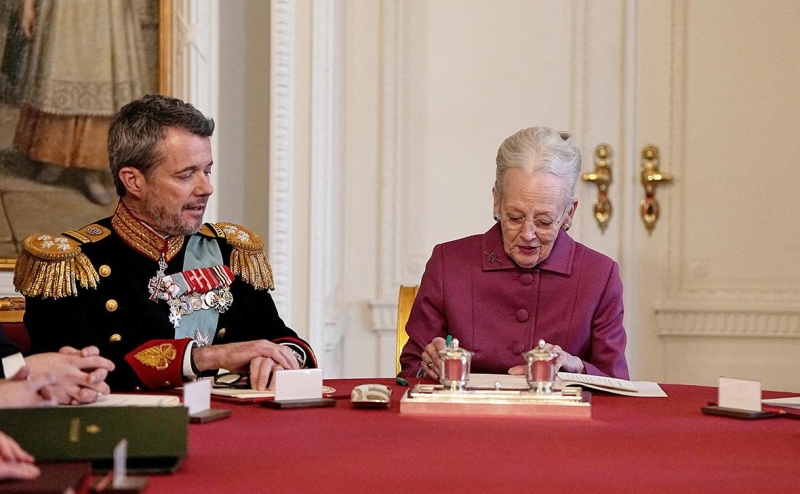 Королева Дании передала трон сыну