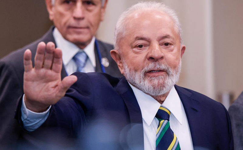 Кортеж с дипломатическими номерами Бразилии выехал из Внуково