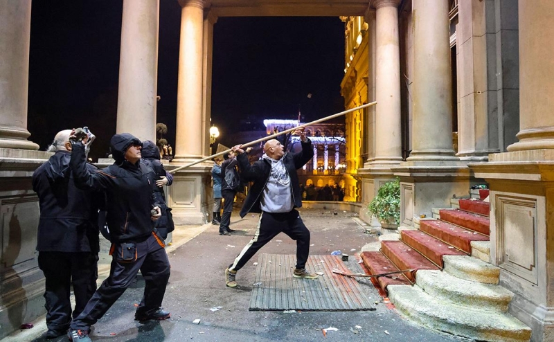 Кремль заявил о попытке третьих сил спровоцировать беспорядки в Сербии