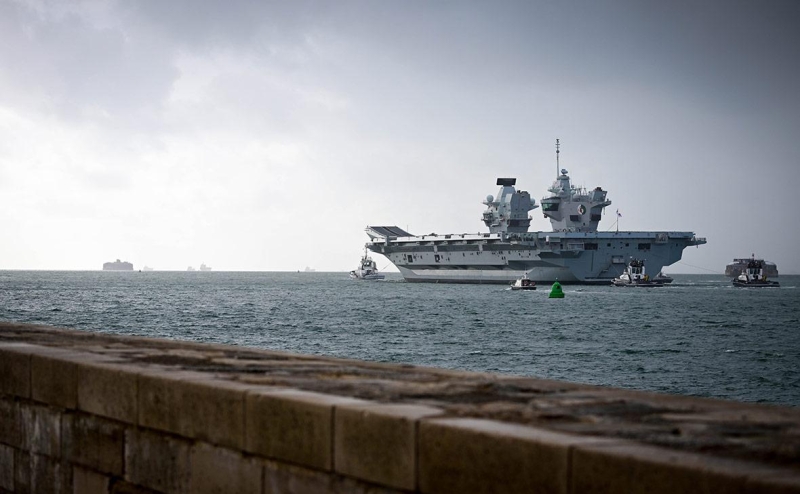 Крупнейший авианосец Британии не примет участие в учениях НАТО