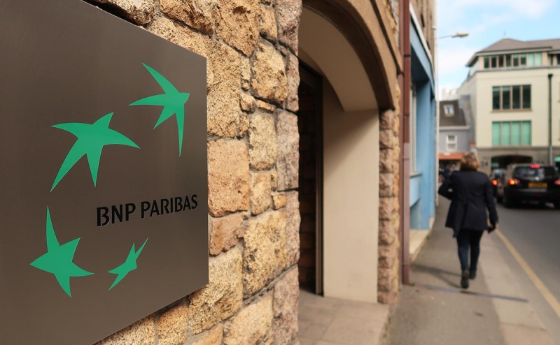 Крупнейший банк Франции стал фигурантом дела об отмывании средств