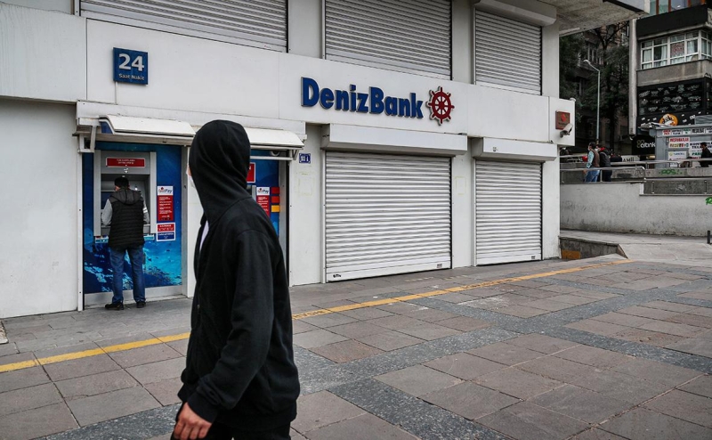 Крупный турецкий банк начал проверять ВНЖ у клиентов-россиян