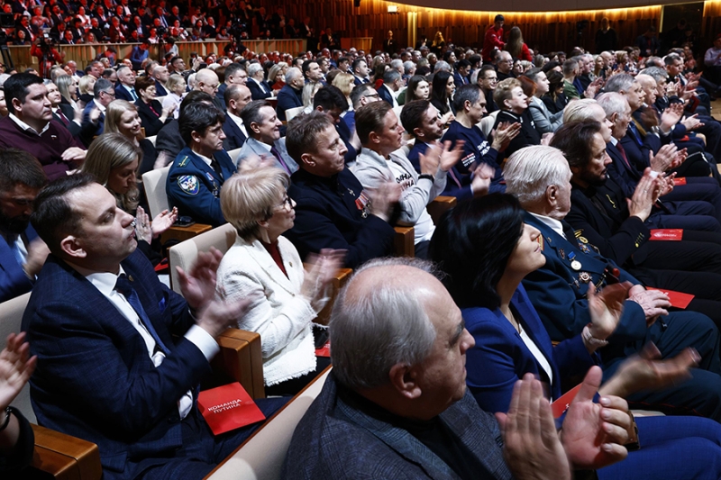 Кто пришел поддержать выдвижение Путина в президенты. Фотографии