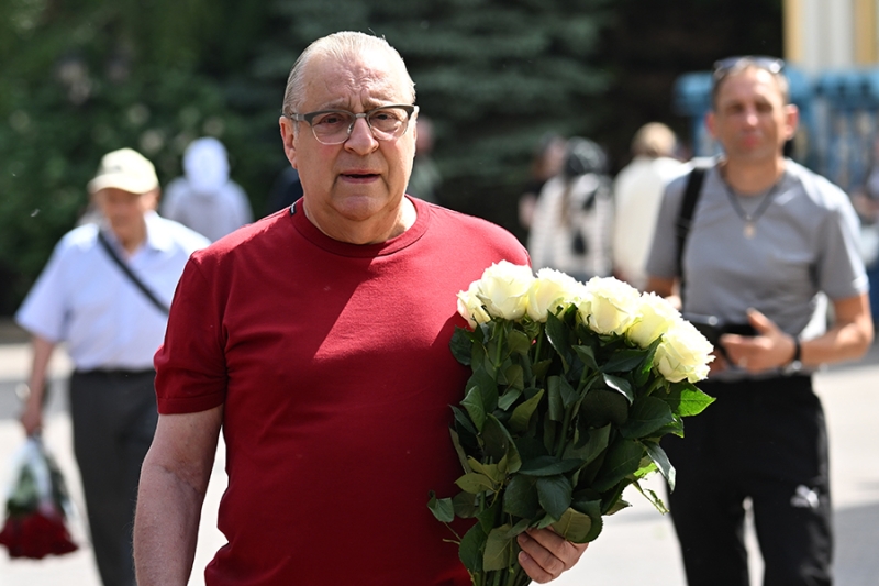 Кто пришел проститься с Анастасией Заворотнюк. Фотогалерея