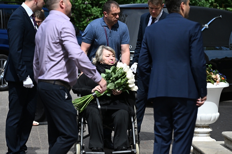 Кто пришел проститься с Анастасией Заворотнюк. Фотогалерея