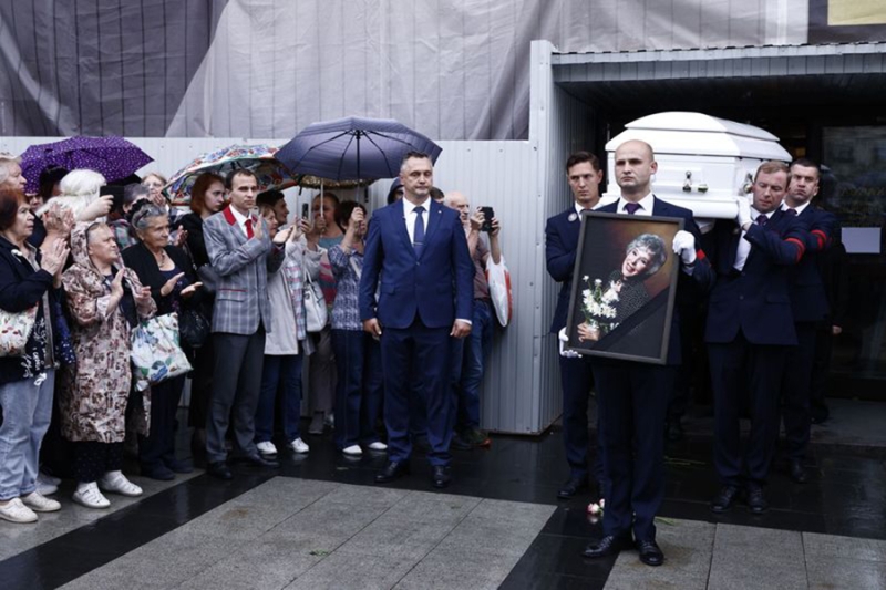 Кто пришел проститься с Верой Васильевой. Фоторепортаж