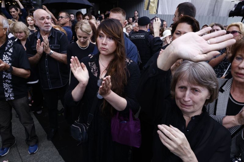 Кто пришел проститься с Верой Васильевой. Фоторепортаж