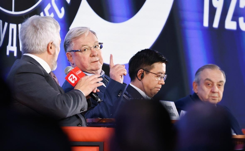 Кучма отказался связать конфликт на Украине с третьей мировой войной