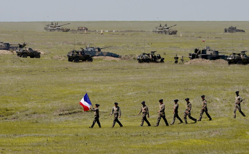 Кулеба объяснил слова Макрона об отправке войск на Украину