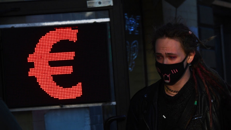 Курс евро превысил отметку в 90 рублей