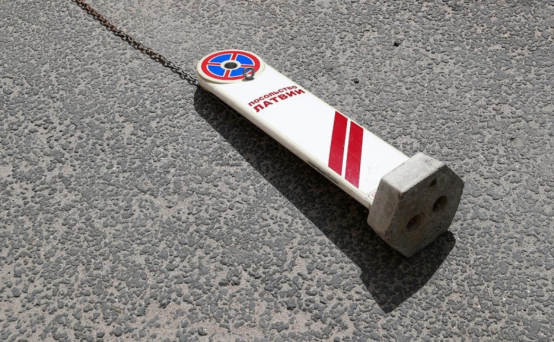 Латвия приостановила выдачу виз россиянам на неопределенный срок