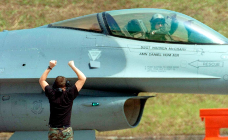 Лавров назвал поставку F-16 на Украину сигналом НАТО в ядерной сфере