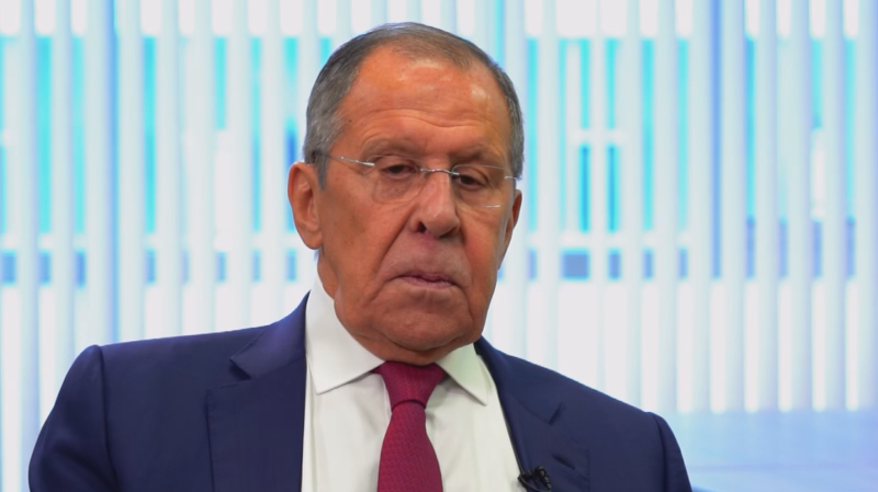 Лавров объяснил &laquo;балансом обязательств&raquo; приостановку соцвыплат в