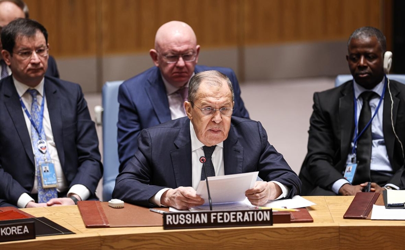 Лавров пообещал относиться к Украине «как положено братьям»