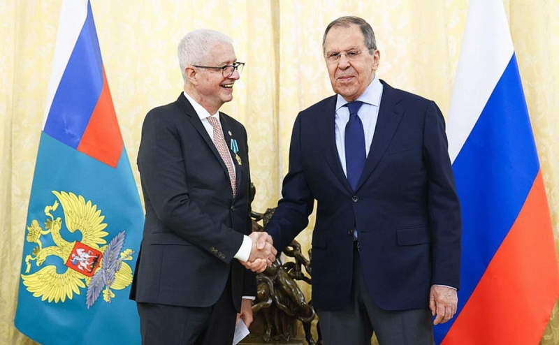 Лавров рассказал о «шепоте» из Франции насчет восстановления отношений