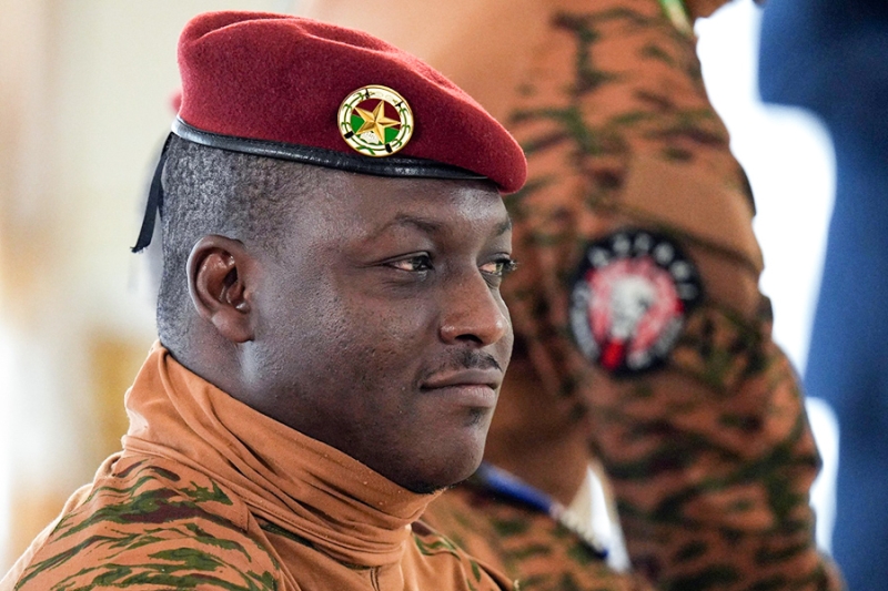 Лидеры в цветных беретах: кто пришел к власти в странах Западной