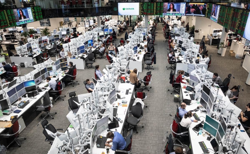 Лишь 16% россиян выступили против работы в пятницу до обеда