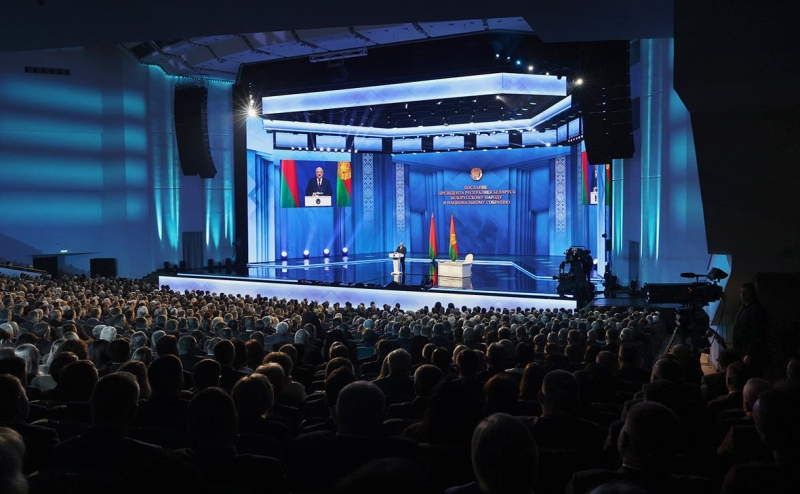 Лукашенко попросил у России гарантии защиты Белоруссии