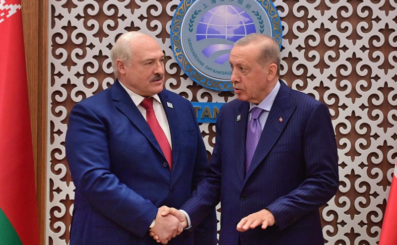 Лукашенко призвал россиян и украинцев покупать землю в