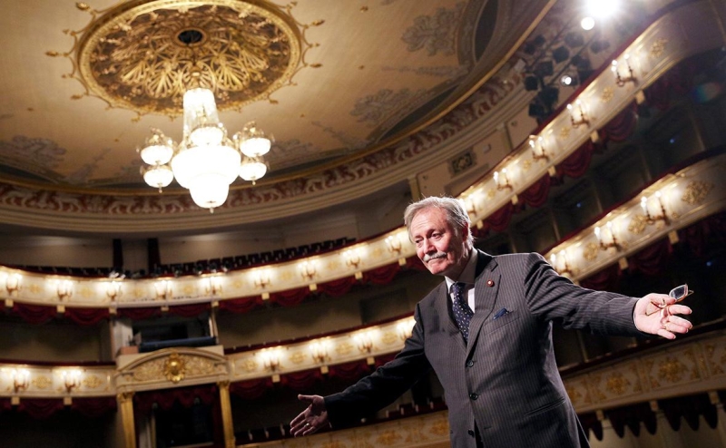 Лукашенко рассказал об упавшей на ступню 80-килограммовой колодке