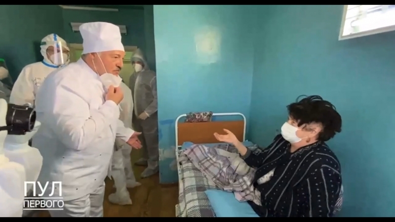 Лукашенко снял маску в красной зоне для подтверждения, что он не двойник