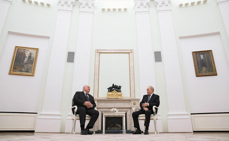 Лукашенко заявил о беседе с Путиным «как нам выжить в это