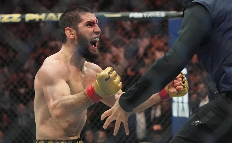 Махачева лишили титула чемпиона UFC