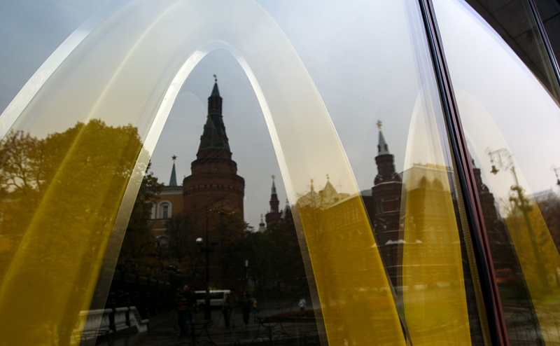 «Макдоналдс» временно закроет все рестораны в России