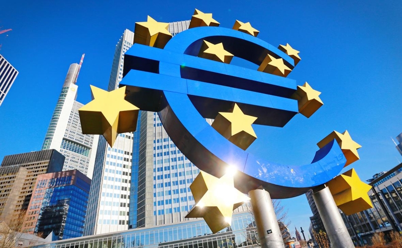 Макрон не увидел правовой базы для конфискации российских активов