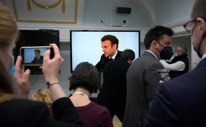 Макрон описал итоги переговоров с Путиным словами &laquo;цель выполнена&raquo;