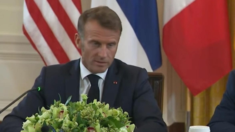 Макрон предложил после трехсторонней встречи провести четырехстороннюю