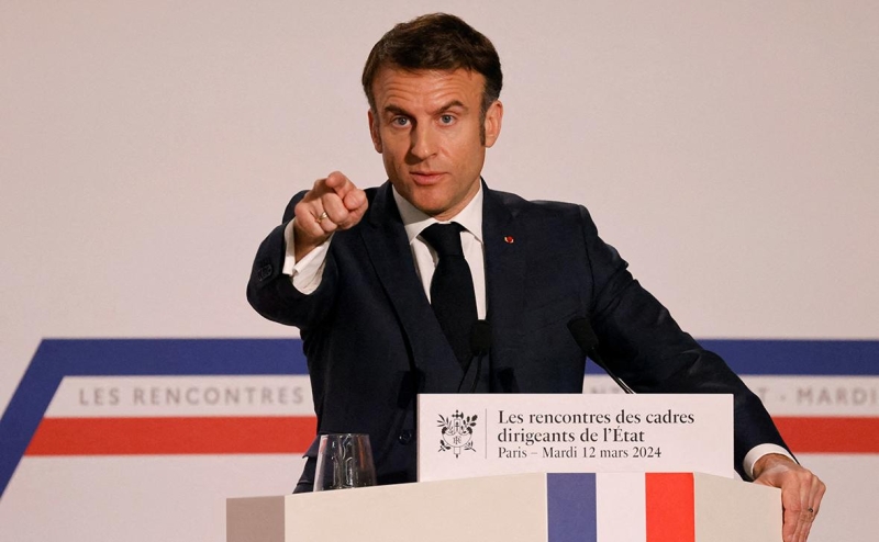 Макрон призвал быть готовыми ответить на эскалацию со стороны России