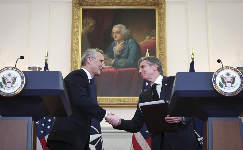 Макрон призвал провести конференцию для мира на Украине