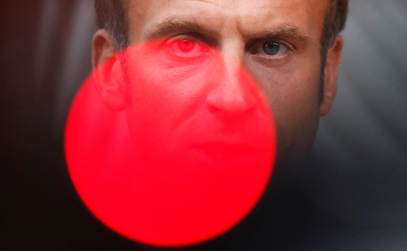 Макрон прокомментировал инцидент с ударом по лицу