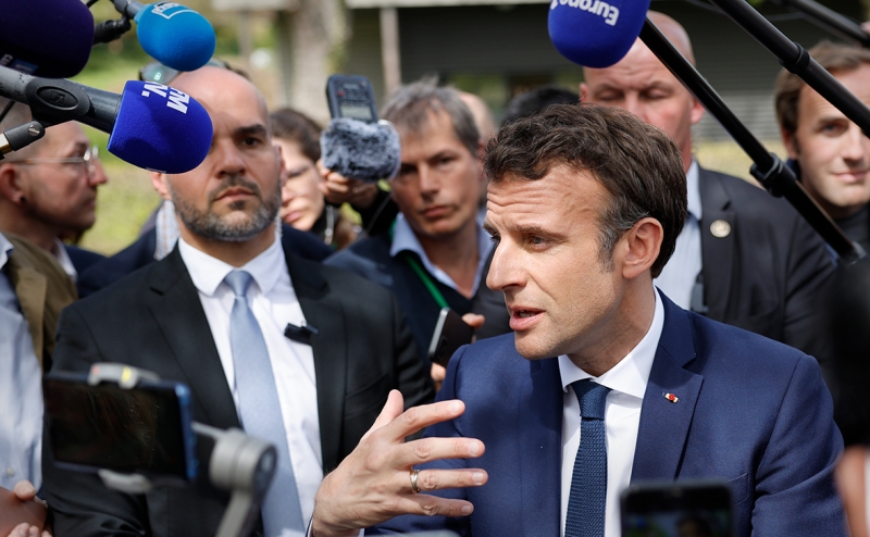 Макрон заявил, что пока не будет «следовать моде» на поездки в Киев