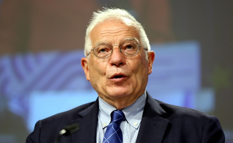 Макрон заявил, что пока не будет «следовать моде» на поездки в Киев