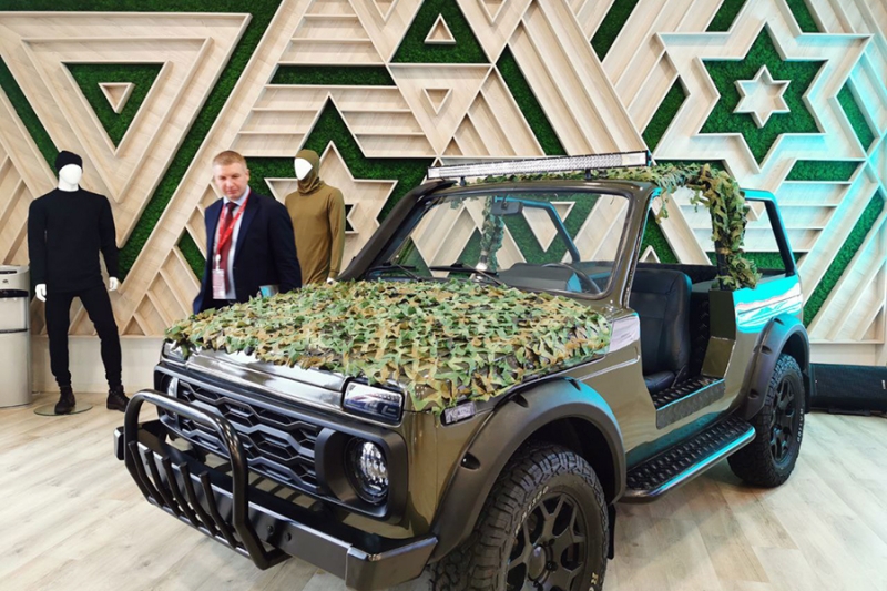 Мамонт и БАМ на первом дне ВЭФ. Фоторепортаж