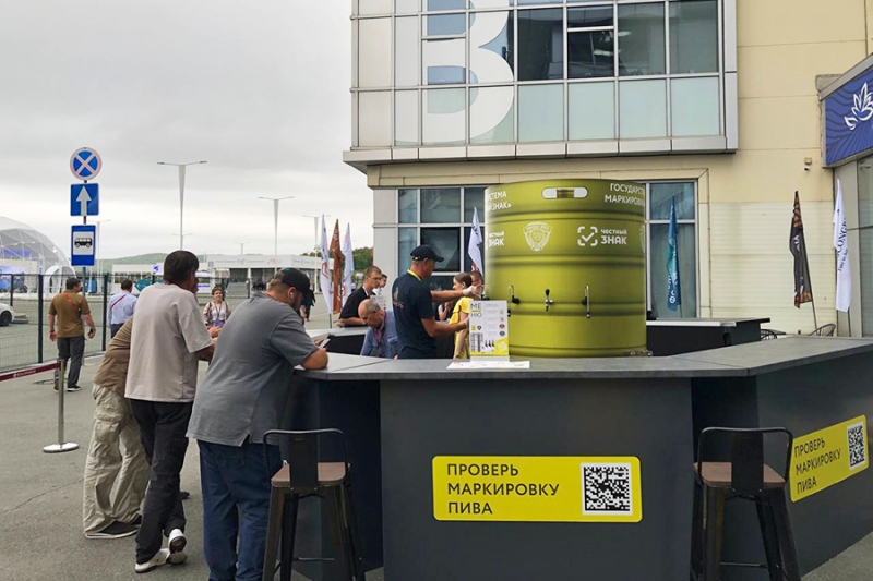 Мамонт и БАМ на первом дне ВЭФ. Фоторепортаж