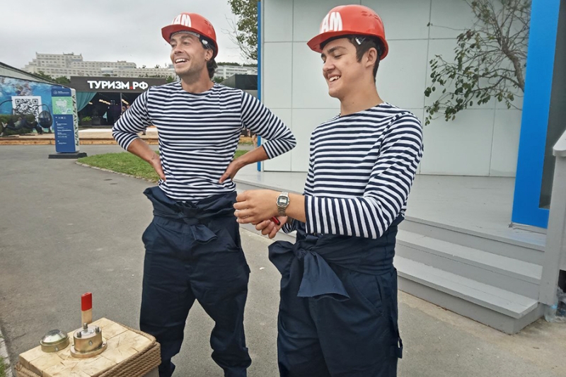 Мамонт и БАМ на первом дне ВЭФ. Фоторепортаж