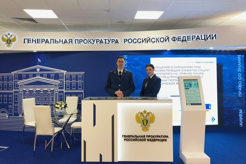 Мамонт и БАМ на первом дне ВЭФ. Фоторепортаж