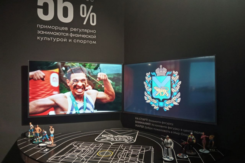 Мамонт и БАМ на первом дне ВЭФ. Фоторепортаж